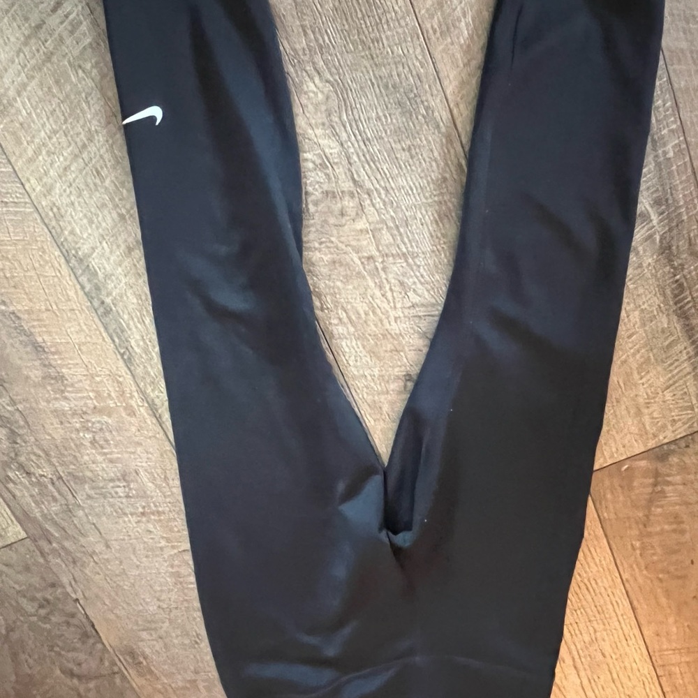 WOMENS NIKE SMALL LEGGINGS, CROPPED, GOOD CONDITION, BLACK